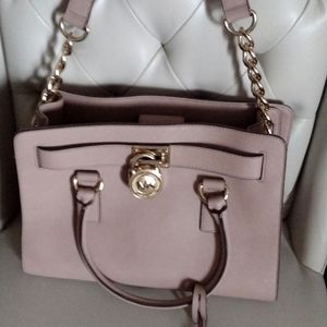 MICHAEL KORS Soft Pink Tote Bag with Gold Chain and Lock Safiano Leather